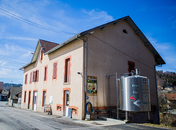Inédit à la Chapelle d'Abondance : le distributeur de fromages 24/24
